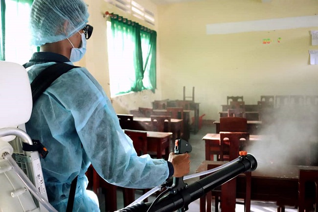 Nên vệ sinh khử trùng nơi ở, nơi làm việc thường xuyên để ngăn chặn mầm bệnh